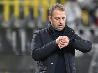 Will sich derzeit nicht mit dem Thema Bundestrainer befassen: Bayern-Coach Hansi Flick. Foto: Bernd Thissen/dpa-Pool/dpa Will sich derzeit nicht mit dem Thema Bundestrainer befassen: Bayern-Coach Hansi Flick. Foto: Bernd Thissen/dpa-Pool/dpa