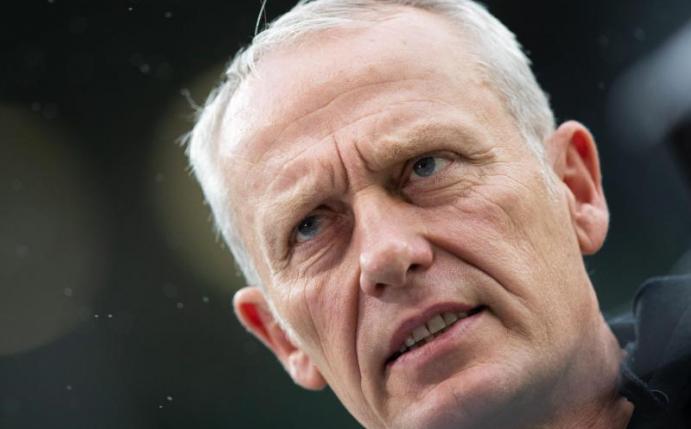 Hat eine klare Meinung zu Verschwörungstheorien: Freiburg-Coach Christian Streich. Foto: Tom Weller/dpa