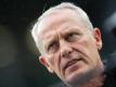 Hat eine klare Meinung zu Verschwörungstheorien: Freiburg-Coach Christian Streich. Foto: Tom Weller/dpa
