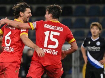 Aleksandar Dragovic (l.) traf für Bayer zum Sieg Aleksandar Dragovic (l.) traf für Bayer zum Sieg