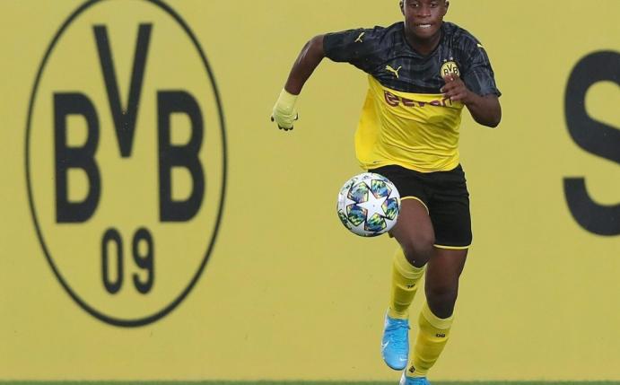 Moukoko sitzt gegen Hertha BSC auf der Bank
