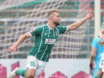 Lübecks Yannick Deichmann erzielt das Führungstor Lübecks Yannick Deichmann erzielt das Führungstor