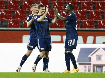 Hatte auch ohne Elfer-Rekord mit Union in Köln Grund zum Feiern: Max Kruse (M). Foto: Thilo Schmuelgen/Reuters Images Europe/Pool/dpa Hatte auch ohne Elfer-Rekord mit Union in Köln Grund zum Feiern: Max Kruse (M). Foto: Thilo Schmuelgen/Reuters Images Europe/Pool/dpa