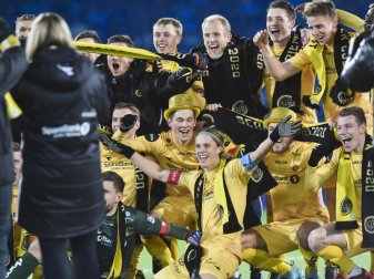 Die Mannschaft des FK Bodö/Glimt ist zum ersten Mal norwegischer Meister. Foto: Fredrik Varfjell/NTB/dpa Die Mannschaft des FK Bodö/Glimt ist zum ersten Mal norwegischer Meister. Foto: Fredrik Varfjell/NTB/dpa