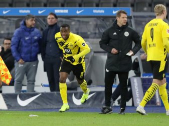 Favre legt sich nicht auf Moukoko-Einsatz fest Favre legt sich nicht auf Moukoko-Einsatz fest