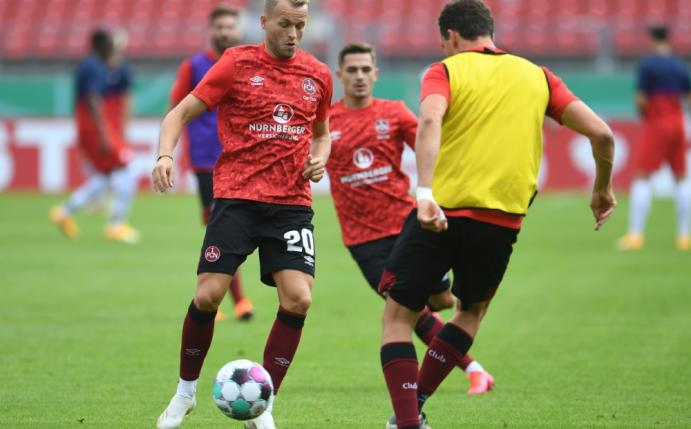 Köpke (l.) fehlt Nürnberg wegen eines Kreuzbandrisses
