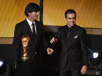 Lahm (r.) fordert andere Ansprache von Löw Lahm (r.) fordert andere Ansprache von Löw