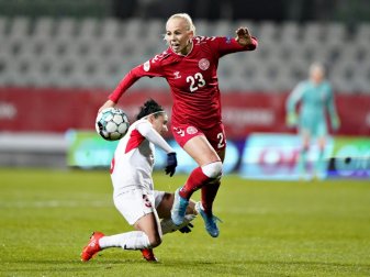 Svava (r.) spielt fortan für den VfL Wolfsburg Svava (r.) spielt fortan für den VfL Wolfsburg