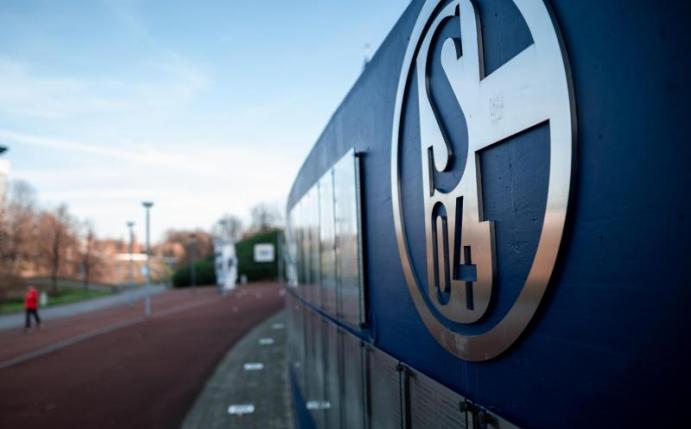 Der Schalke 04 steckt in einer tiefen Krise. Foto: Fabian Strauch/dpa