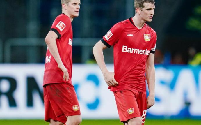 Fehlen Leverkusen gegen Hapoel Be'er Sheva: Sven Bender (l) und Bruder Lars. Foto: Uwe Anspach/dpa