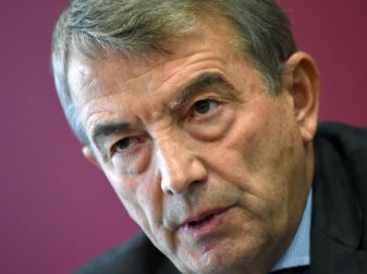 Trat 2015 wegen der Sommermärchen-Affäre als DFB-Präsident zurück: Wolfgang Niersbach. Foto: Arne Dedert/dpa Trat 2015 wegen der Sommermärchen-Affäre als DFB-Präsident zurück: Wolfgang Niersbach. Foto: Arne Dedert/dpa