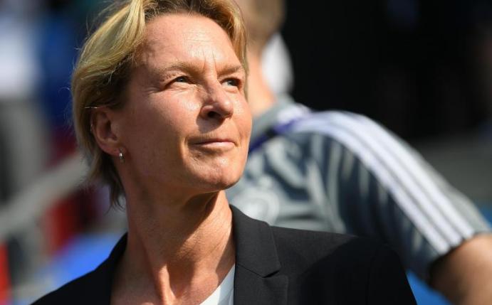 Will mit einer makellosen Bilanz die EM-Qualifikation abschließen: Frauen-Bundestrainerin Martina Voss-Tecklenburg. Foto: Sebastian Gollnow/dpa