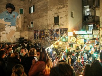 Neapel trauert um seinen Helden Neapel trauert um seinen Helden