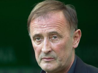 Der ehemalige Bundesliga-Torhüter Dieter Burdenski wird 70 Jahre alt. Foto: Jens Wolf/dpa-Zentralbild/dpa Der ehemalige Bundesliga-Torhüter Dieter Burdenski wird 70 Jahre alt. Foto: Jens Wolf/dpa-Zentralbild/dpa