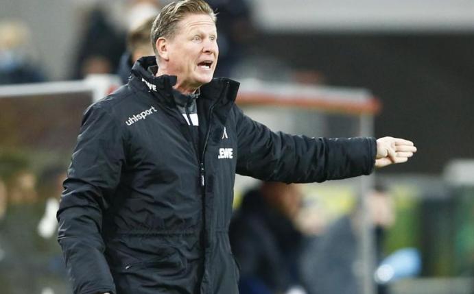 Wünscht sich für das schwere Spiel beim BVB couragierte und lautere Spieler: Kölns Traier Markus Gisdol gibt Anweisungen. Foto: Thilo Schmuelgen/Reuters Images Europe/Pool/dpa