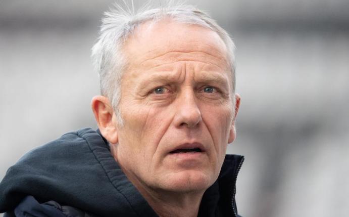 Will kein Risiko eingehen und lieber auf Changhoon Kwon verzichten: Freiburgs Trainer Christian Streich. Foto: Sebastian Gollnow/dpa