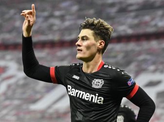 Leverkusens Knipser Patrik Schick widmete sein Tor der verstorbenen Fußballlegende Diego Maradona. Foto: Martin Meissner/AP POOL/dpa Leverkusens Knipser Patrik Schick widmete sein Tor der verstorbenen Fußballlegende Diego Maradona. Foto: Martin Meissner/AP POOL/dpa