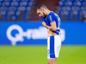 Wurde beim FC Schalke 04 suspendiert: Nabil Bentaleb. Foto: Guido Kirchner/dpa Wurde beim FC Schalke 04 suspendiert: Nabil Bentaleb. Foto: Guido Kirchner/dpa