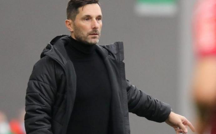Trainer Stefan Leitl hat seinen Vertrag bei Greuther Fürth bis 2023 verlängert. Foto: Daniel Karmann/dpa
