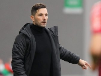 Trainer Stefan Leitl hat seinen Vertrag bei Greuther Fürth bis 2023 verlängert. Foto: Daniel Karmann/dpa Trainer Stefan Leitl hat seinen Vertrag bei Greuther Fürth bis 2023 verlängert. Foto: Daniel Karmann/dpa