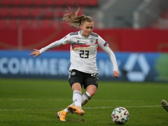 Laura Freigang mit Dreierpack gegen Griechenland Laura Freigang mit Dreierpack gegen Griechenland