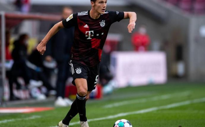 Benjamin Pavard kehrt erstmals seit seinem Wechsel zum FC Bayern nach Stuttgart zurück. Foto: Marius Becker/dpa-Pool/dpa