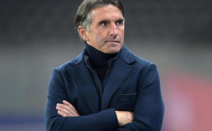 Hertha-Trainer Bruno Labbadia muss mit seinem Team am Sonntag in Leverkusen antreten. Foto: Soeren Stache/dpa-Zentralbild/dpa