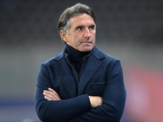 Hertha-Trainer Bruno Labbadia muss mit seinem Team am Sonntag in Leverkusen antreten. Foto: Soeren Stache/dpa-Zentralbild/dpa Hertha-Trainer Bruno Labbadia muss mit seinem Team am Sonntag in Leverkusen antreten. Foto: Soeren Stache/dpa-Zentralbild/dpa