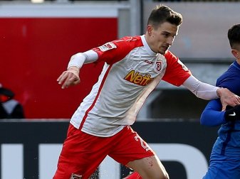 Sebastian Stolze erzielte das 2:0 für Jahn Regensburg Sebastian Stolze erzielte das 2:0 für Jahn Regensburg