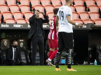 Trainer Diego Simeone (l) und Atlético Madrid feierten eine gelungene Generalprobe für das Spiel gegen Bayern. Foto: J.M. FERNANDEZ/gtres/dpa Trainer Diego Simeone (l) und Atlético Madrid feierten eine gelungene Generalprobe für das Spiel gegen Bayern. Foto: J.M. FERNANDEZ/gtres/dpa