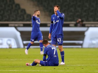 Schalke 04 verliert auch bei Borussia Mönchengladbach Schalke 04 verliert auch bei Borussia Mönchengladbach