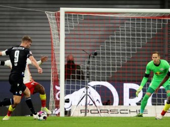 Traf zum ersten Mal in der Bundesliga: Bielefelds Fabian Klos. Foto: Jan Woitas/dpa-Zentralbild/dpa Traf zum ersten Mal in der Bundesliga: Bielefelds Fabian Klos. Foto: Jan Woitas/dpa-Zentralbild/dpa