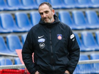 Heidenheims Trainer Frank Schmidt kann trotz zweier Coronafälle den HSV empfangen. Foto: Frank Molter/dpa Heidenheims Trainer Frank Schmidt kann trotz zweier Coronafälle den HSV empfangen. Foto: Frank Molter/dpa