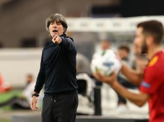 Das DFB-Präsidium berät am Freitag über die Zukunft von Bundestrainer Joachim Löw. Foto: Christian Charisius/dpa Das DFB-Präsidium berät am Freitag über die Zukunft von Bundestrainer Joachim Löw. Foto: Christian Charisius/dpa