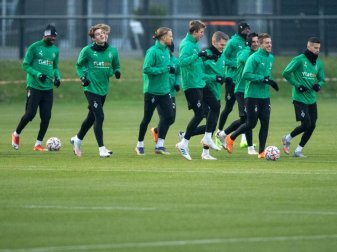 Die Spieler von Borussia Mönchengladbach laufen sich für das Training warm. Foto: Marius Becker/dpa Die Spieler von Borussia Mönchengladbach laufen sich für das Training warm. Foto: Marius Becker/dpa