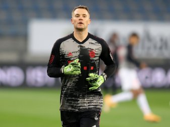 Manuel Neuer steht beim FCB noch bis 2023 unter Vertrag Manuel Neuer steht beim FCB noch bis 2023 unter Vertrag