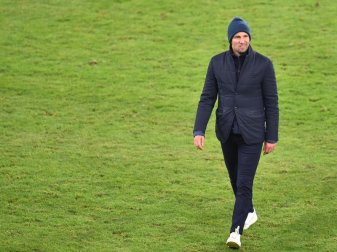 Peilt mit Hoffenheim in der Europa League den Gruppensieg an: Trainer Sebastian Hoeneß. Foto: Torsten Silz/dpa Peilt mit Hoffenheim in der Europa League den Gruppensieg an: Trainer Sebastian Hoeneß. Foto: Torsten Silz/dpa