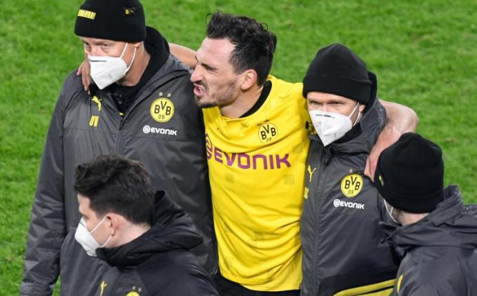 Die Dortmunder bangen um einen Einsatz von Mats Hummels. Foto: Bernd Thissen/dpa-Pool/dpa