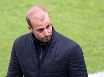 Muss gegen Roter Stern Belgrad den Ausfell vieler Stammspieler kompensieren: Hoffenheims Trainer Sebastian Hoeneß. Foto: Torsten Silz/dpa Muss gegen Roter Stern Belgrad den Ausfell vieler Stammspieler kompensieren: Hoffenheims Trainer Sebastian Hoeneß. Foto: Torsten Silz/dpa