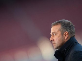 Bayern-Trainer Hansi Flick stachelt seine Bayern-Stars vor dem Spiel gegen Leipzig an. Foto: Tom Weller/dpa Bayern-Trainer Hansi Flick stachelt seine Bayern-Stars vor dem Spiel gegen Leipzig an. Foto: Tom Weller/dpa