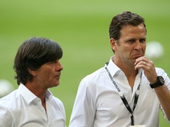 Bierhoff verteidigt Löw Bierhoff verteidigt Löw