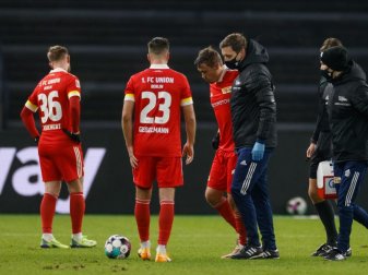 Hatten Aufmunterung nötig: Die Spieler von Union Berlin lassen nach der Niederlage bei Hertha die Köpfe hängen. Foto: Odd Andersen/AFP-Pool/dpa Hatten Aufmunterung nötig: Die Spieler von Union Berlin lassen nach der Niederlage bei Hertha die Köpfe hängen. Foto: Odd Andersen/AFP-Pool/dpa