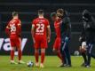 Hatten Aufmunterung nötig: Die Spieler von Union Berlin lassen nach der Niederlage bei Hertha die Köpfe hängen. Foto: Odd Andersen/AFP-Pool/dpa