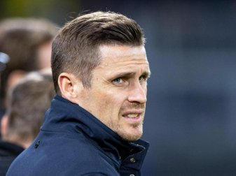 Dortmunds Leiter Lizenzbereich, Sebastian Kehl, steht vor dem Spiel an der Seitenlinie. Foto: Guido Kirchner/dpa Dortmunds Leiter Lizenzbereich, Sebastian Kehl, steht vor dem Spiel an der Seitenlinie. Foto: Guido Kirchner/dpa