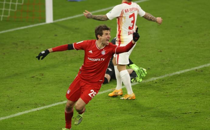 Thomas Müller erzielt zwei Tore im Spitzenspiel