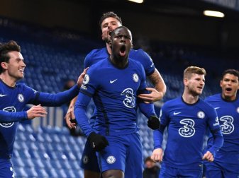 Chelseas Kurt Zouma (M) erzielt den zweiten Treffer seiner Mannschaft gegen Leeds United. Foto: Mike Hewitt/PA Wire/dpa Chelseas Kurt Zouma (M) erzielt den zweiten Treffer seiner Mannschaft gegen Leeds United. Foto: Mike Hewitt/PA Wire/dpa