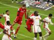 Bayerns Thomas Müller köpft in einem rasanten Top-Spiel gegen RB Leipzig das Tor zum 3:3-Ausgleich. Foto: Alexander Hassenstein/Getty Images Europe/Pool/dpa