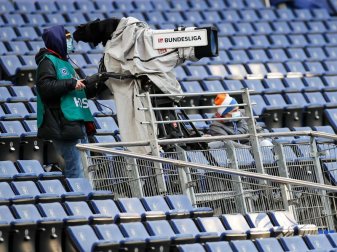 Die TV-Geld-Verteilung spaltet die Clubs. Foto: Christian Charisius/dpa