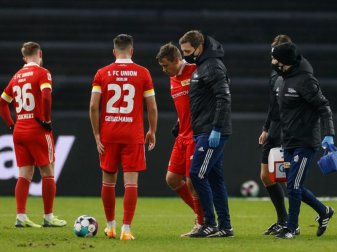 Max Kruse (M) hat sich im Berlin-Derby schwerer verletzt und fehlt nun Union Berlin mindestens zwei Monate. Foto: Odd Andersen/AFP-Pool/dpa Max Kruse (M) hat sich im Berlin-Derby schwerer verletzt und fehlt nun Union Berlin mindestens zwei Monate. Foto: Odd Andersen/AFP-Pool/dpa