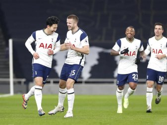 Tottenhams Heung-min Son (l-r) feiert mit seinen Teamkollegen Eric Dier, Steven Bergwijn und Giovani Lo Celso den Treffer zum 1:0. Foto: Paul Childs/PA Wire/dpa Tottenhams Heung-min Son (l-r) feiert mit seinen Teamkollegen Eric Dier, Steven Bergwijn und Giovani Lo Celso den Treffer zum 1:0. Foto: Paul Childs/PA Wire/dpa